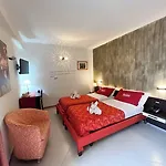 Maison Degas-dimora Di Charme بيت ضيافة 3*